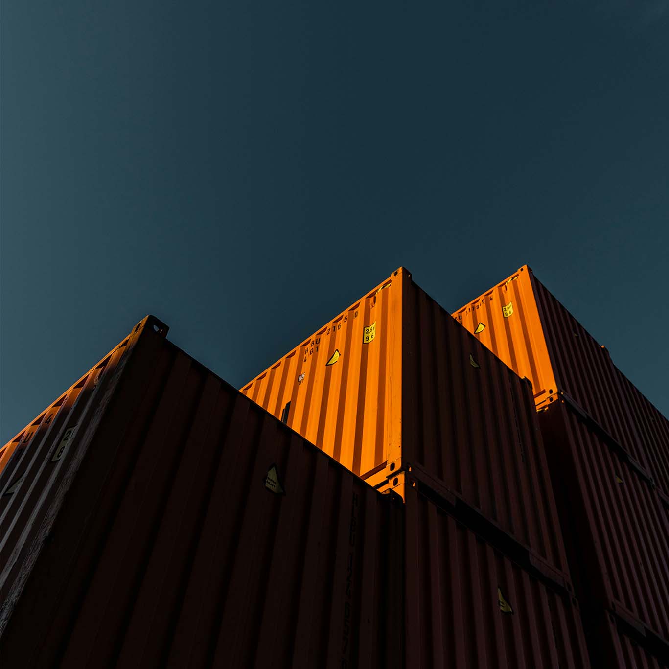 supply chain resilient - cargo containers